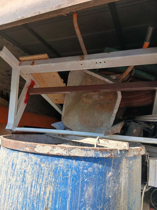 Бетоно змішувач .Евро забор оборудивания.