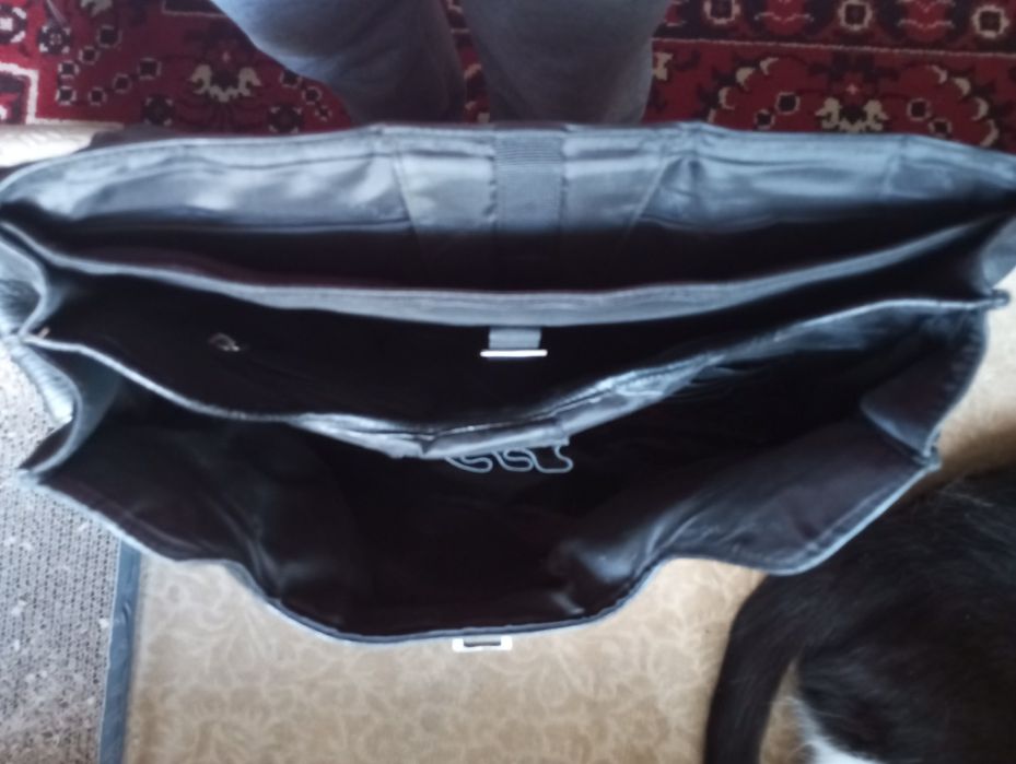 Кожаний портфель