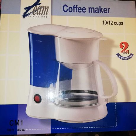 Máquina de café nova em caixa