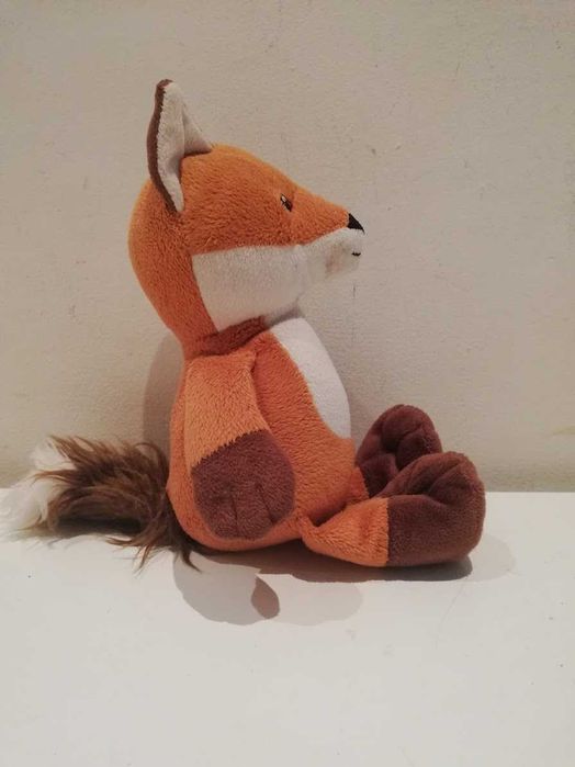 Maskotka rudy lisek.