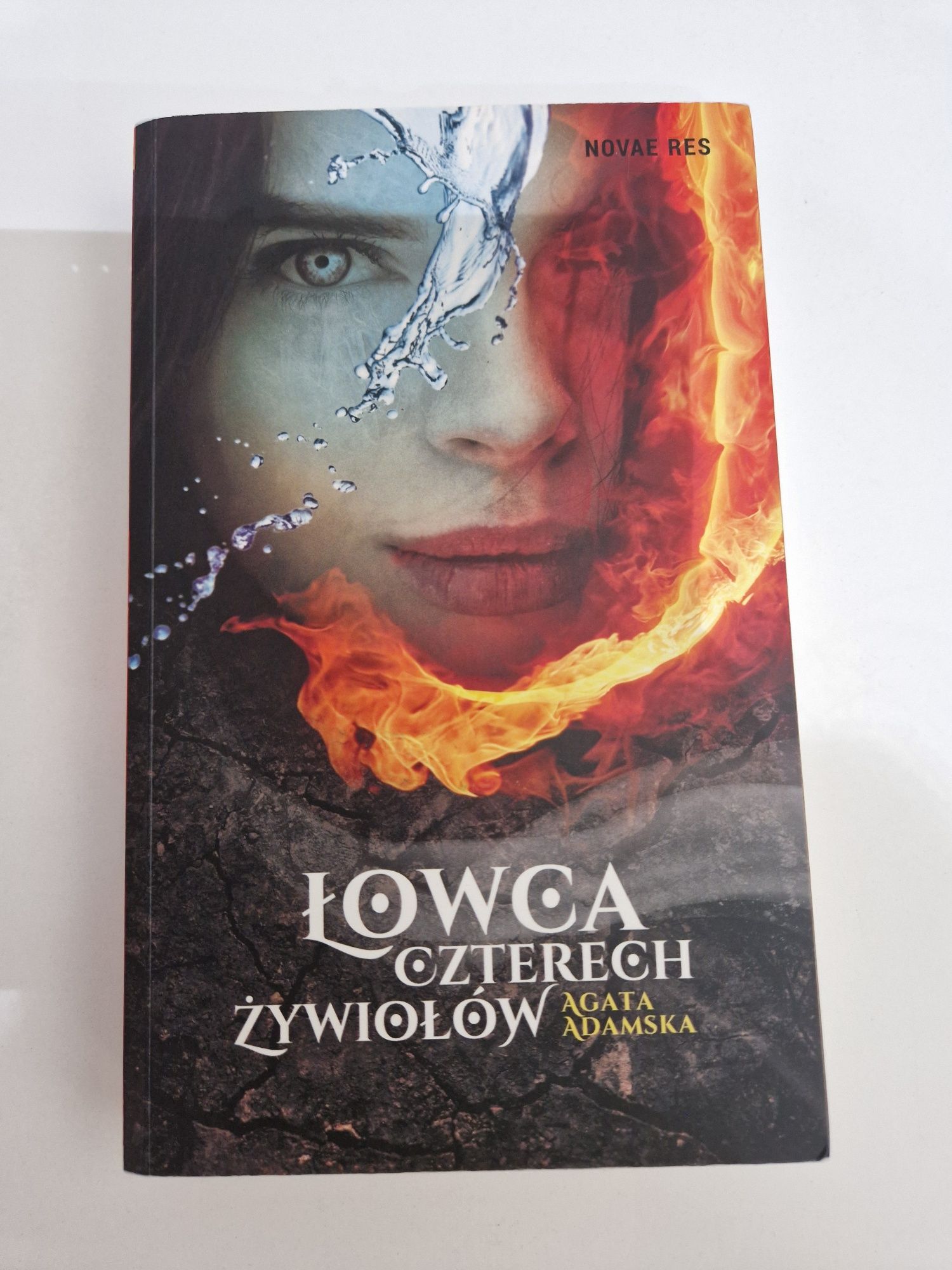 Łowca czterech żywiołów - Agata Adamska