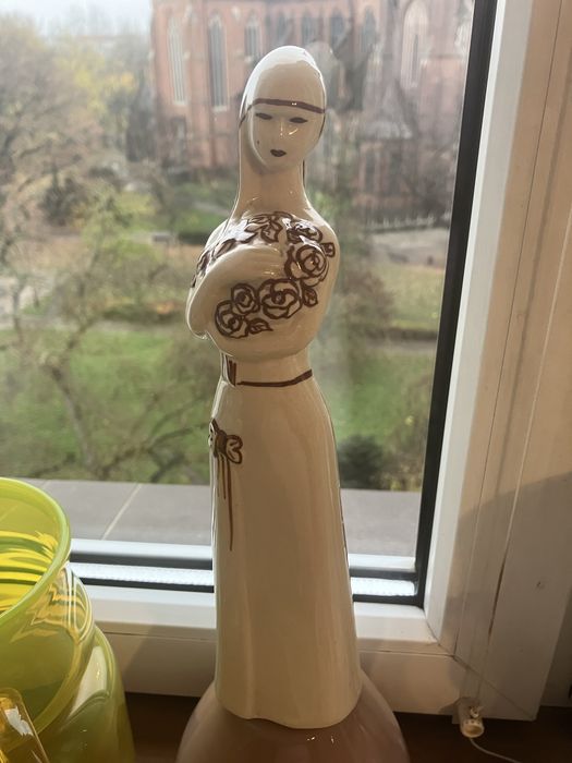 Diewczyna z bukietem E. Trzewik Drost