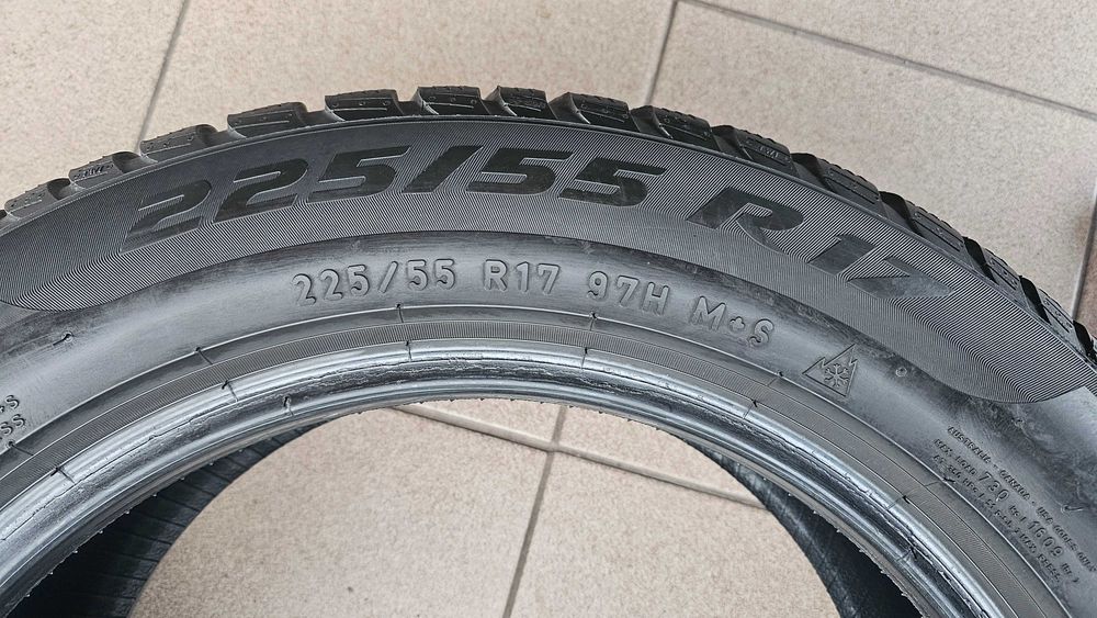 225/55R17 Pirelli SOTTOZERO 3 RSC