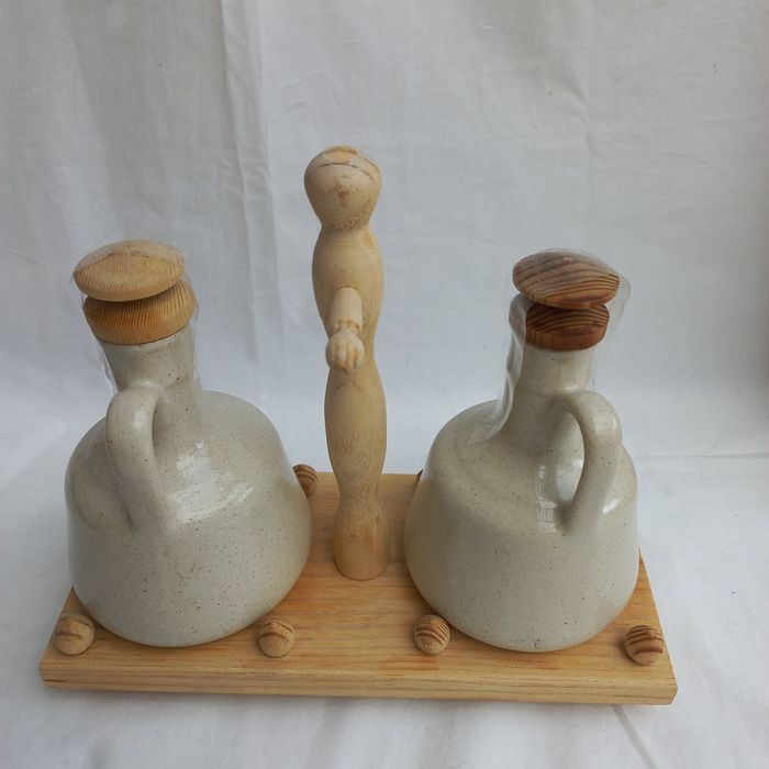 Galheteiro em loiça Grés e suporte madeira