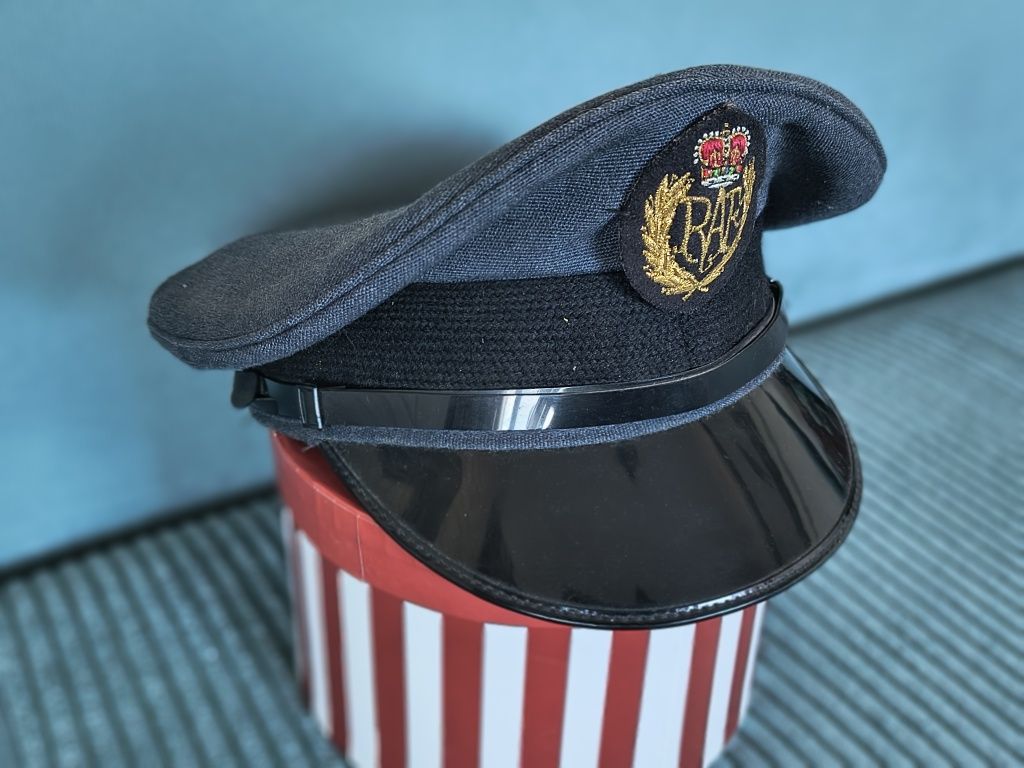 czapka służbowa,  należąca do członka Royal Air Force (R
