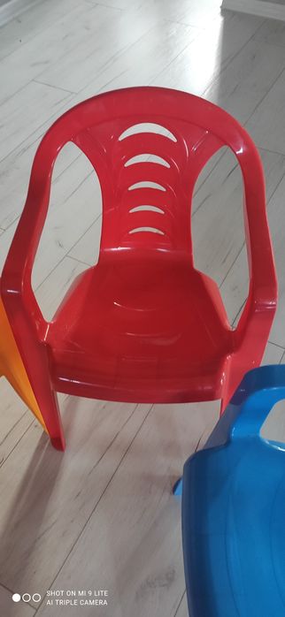 Plastikowe krzesła dla dzieci