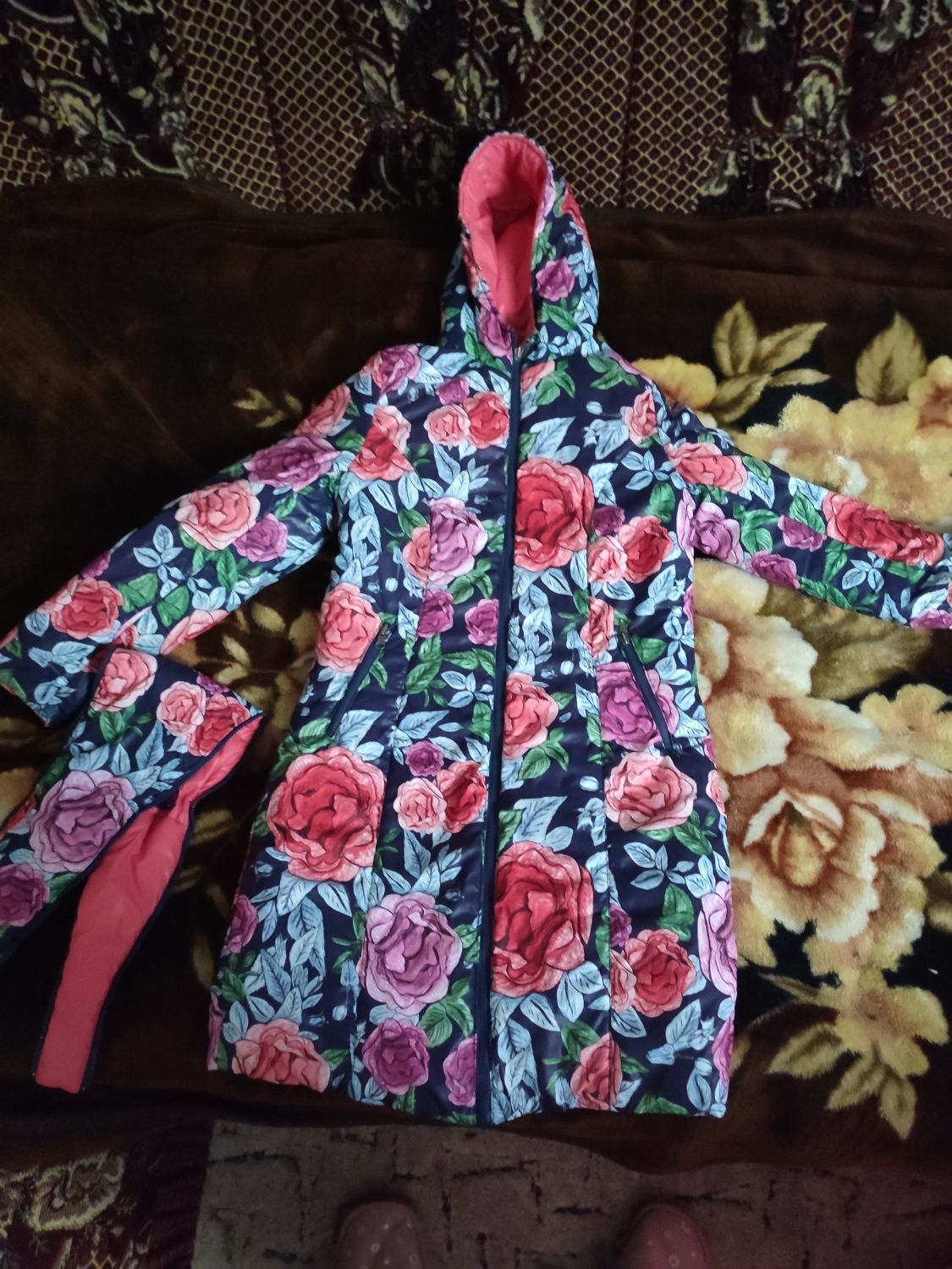 Зимове двостороннє пальто для вагітних  KRISTIN кораловий+ квіти