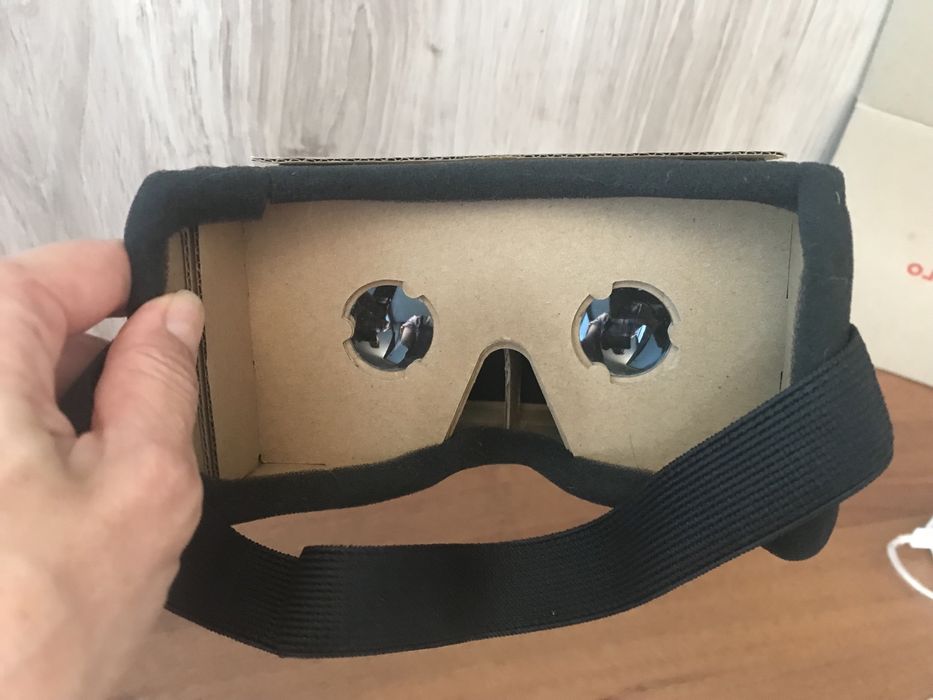 У наявності Окуляри VR