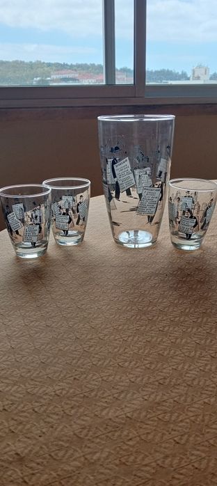 Conjunto de 1 jarro e 3 copos em vidro grosso para bebidas