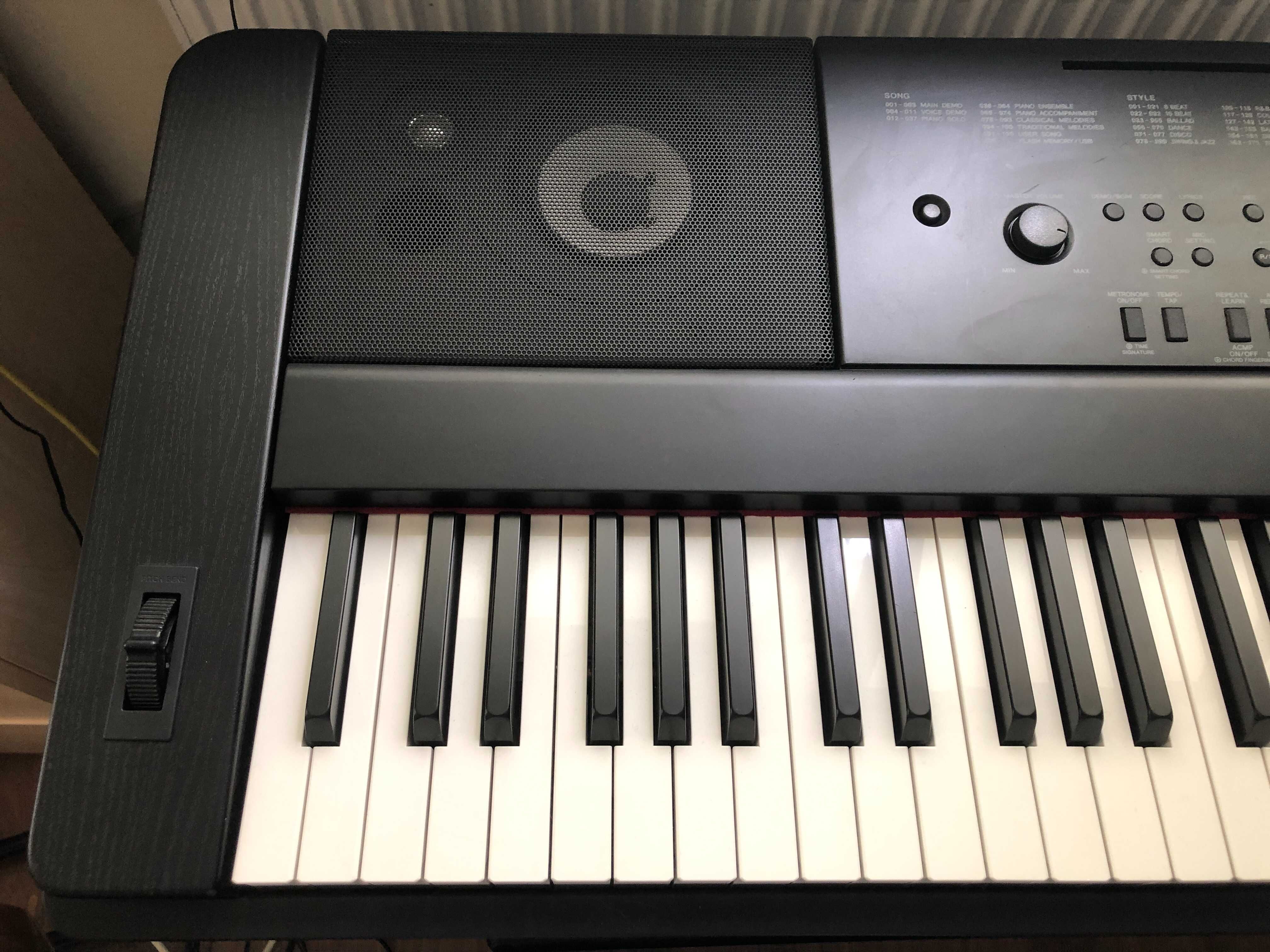Pianino z ważoną klawiaturą Yamaha DGX-660