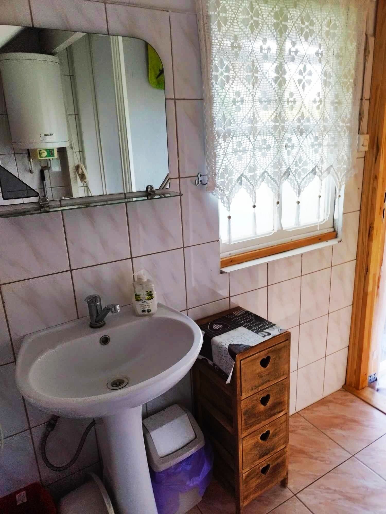 Domek  nad jeziorem ,,Zielona Odskocznia"(wifi)-6 osobowy )