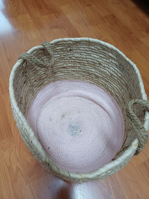 Cesta de fibra bege e rosa