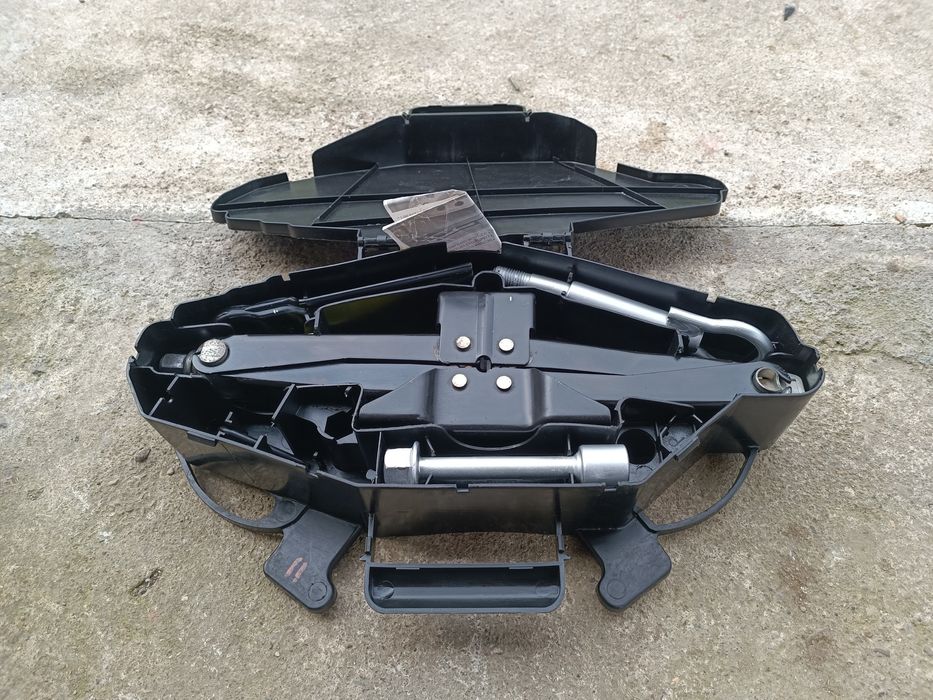 Продам оригінальний домкрат на Віваро Трафік Пpimacтap з 2001-2014pp