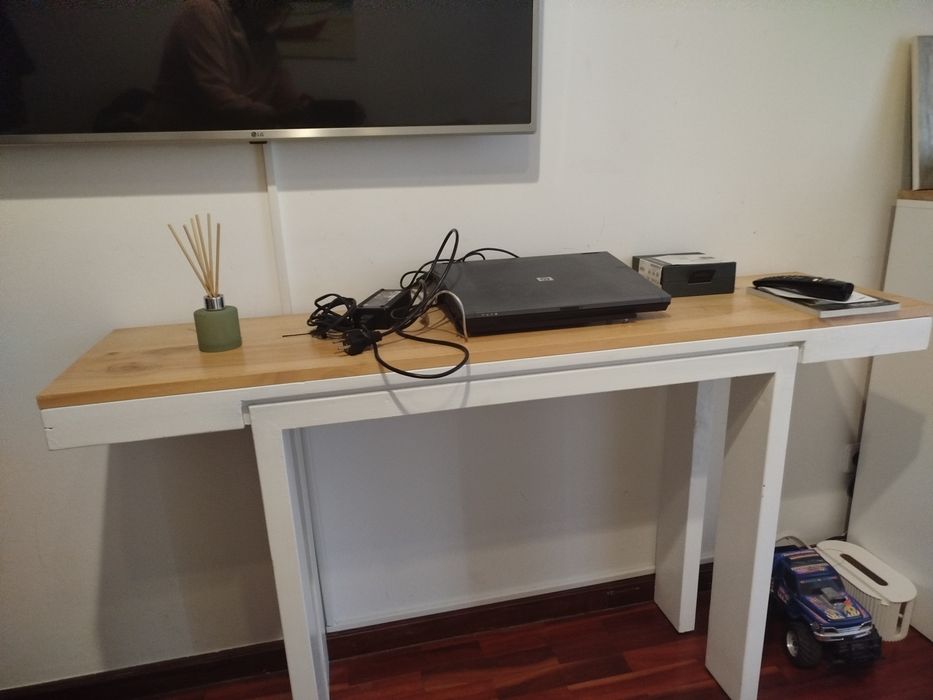 Consola de madeira