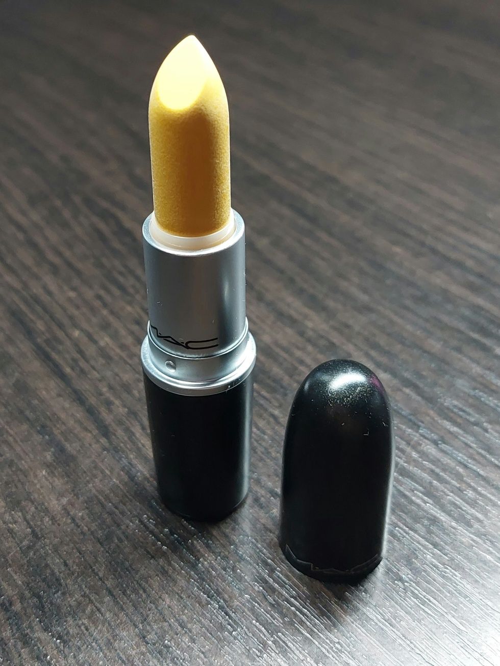 Mac Cosmetics, Lustre Lipstick - Gold Xixi. MAC Bangin’ Brilliant Lips