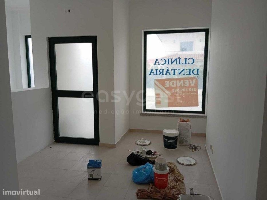 Loja comercial em Castelo Branco na Urbanização da Carapalha