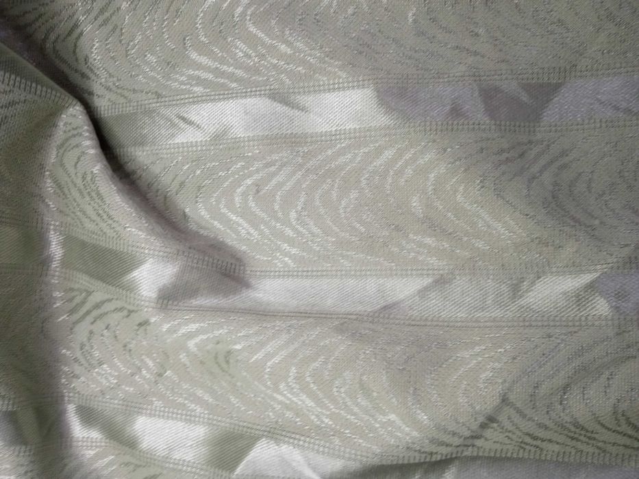 Dwie duże zasłony w kolorze pistacjowym