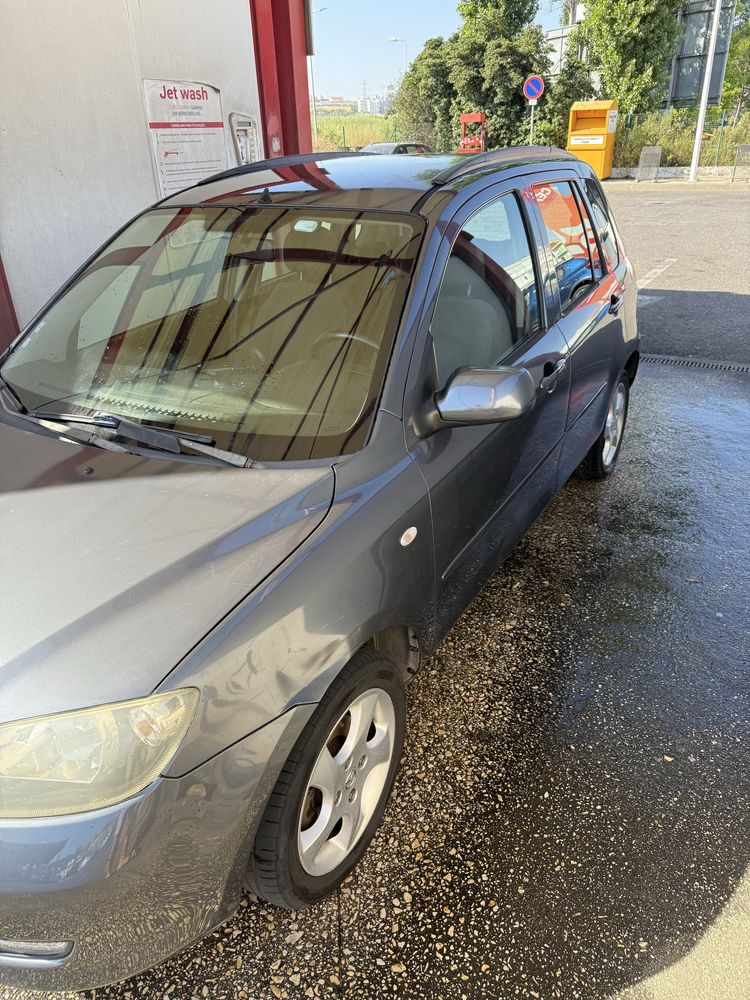 Carro Mazda 2