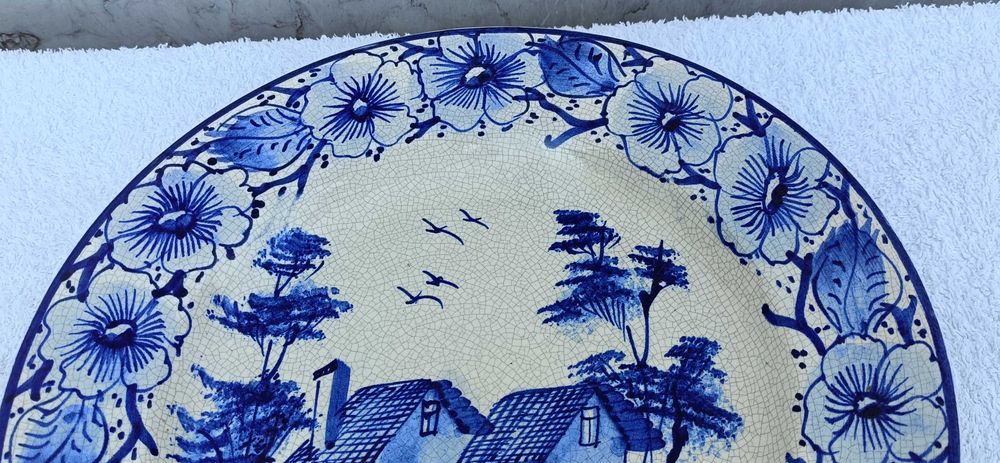 Prato faiança pintado a mão em azul decorativo