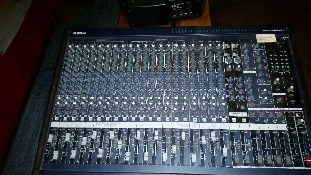 Yamaha MG 24/14 FX mixer