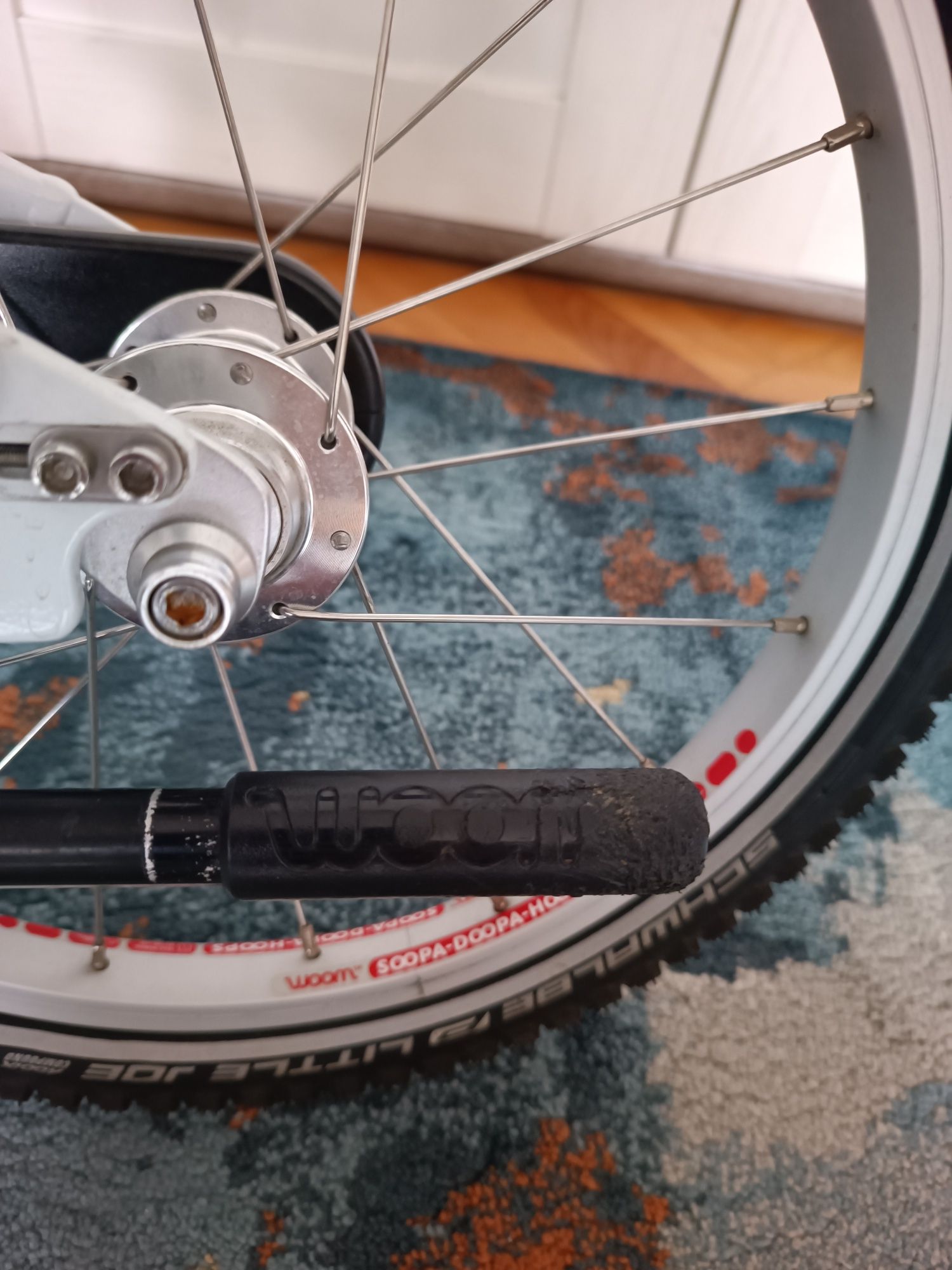 Dziecięcy rower Woom 3 fioletowy z nóżką/stopką