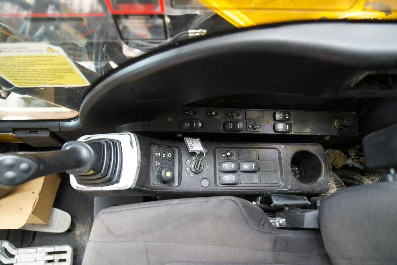 Гусеничний екскаватор JCB JS220 LC T4F 2017 р
