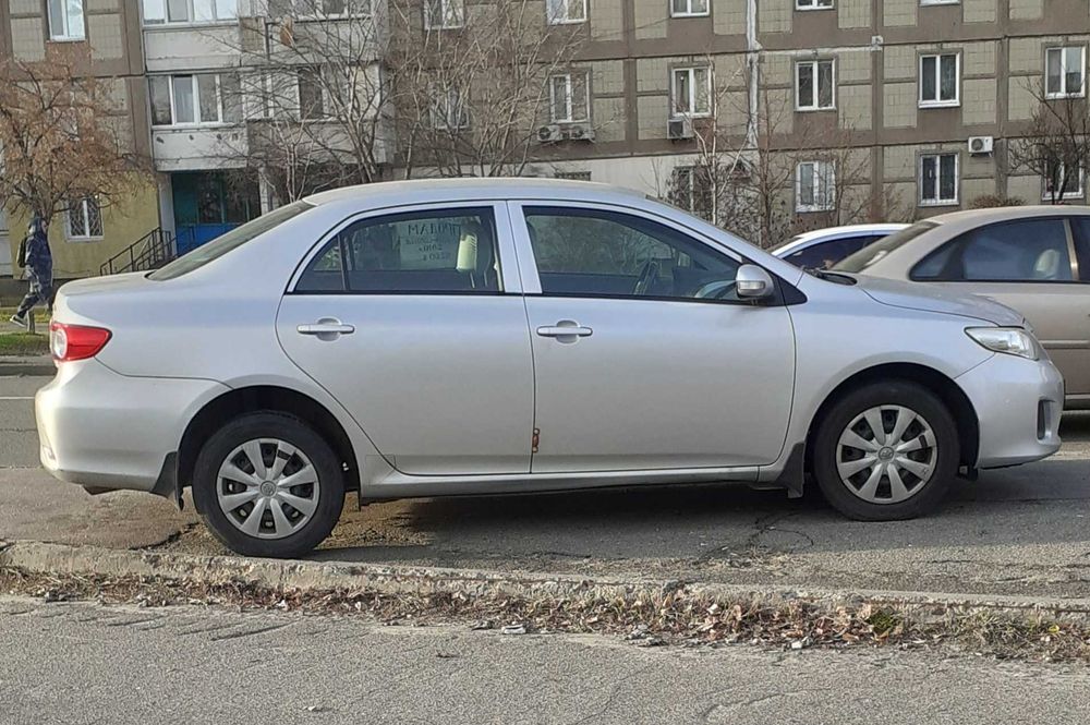 Тойота Корола 2010р,1.33