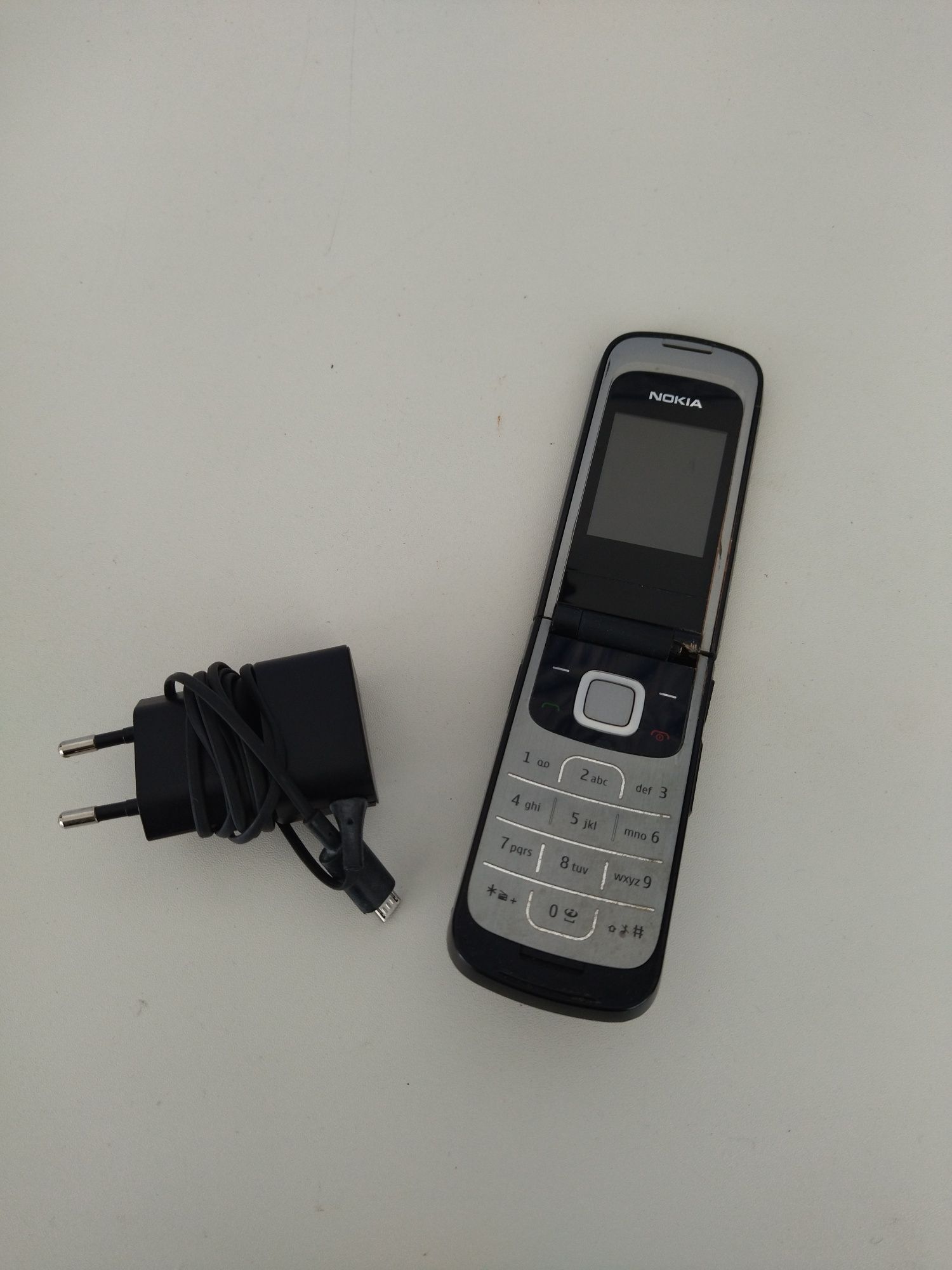 Nokia 2720 com carregador