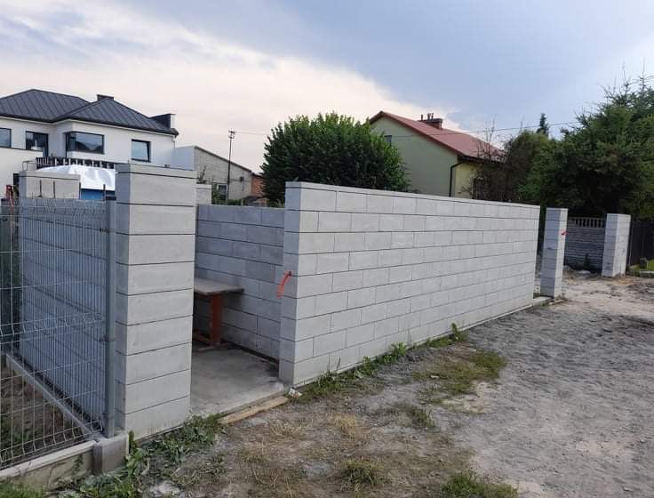 OGRODZENIA | Montaż i budowa ogrodzeń: pustak gładki, panele itp.