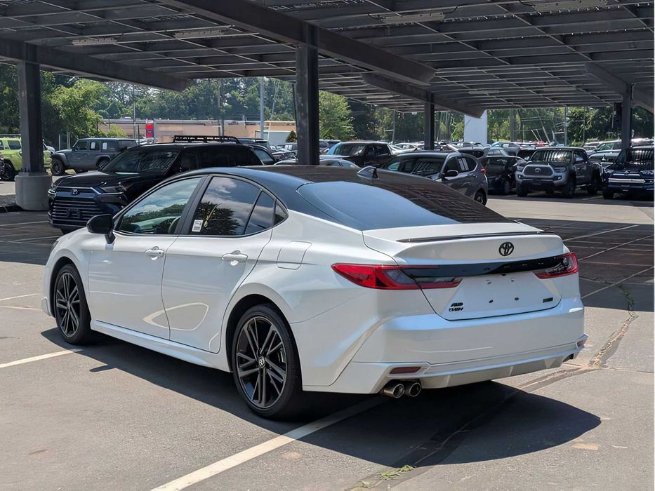 Toyota Camry      2025