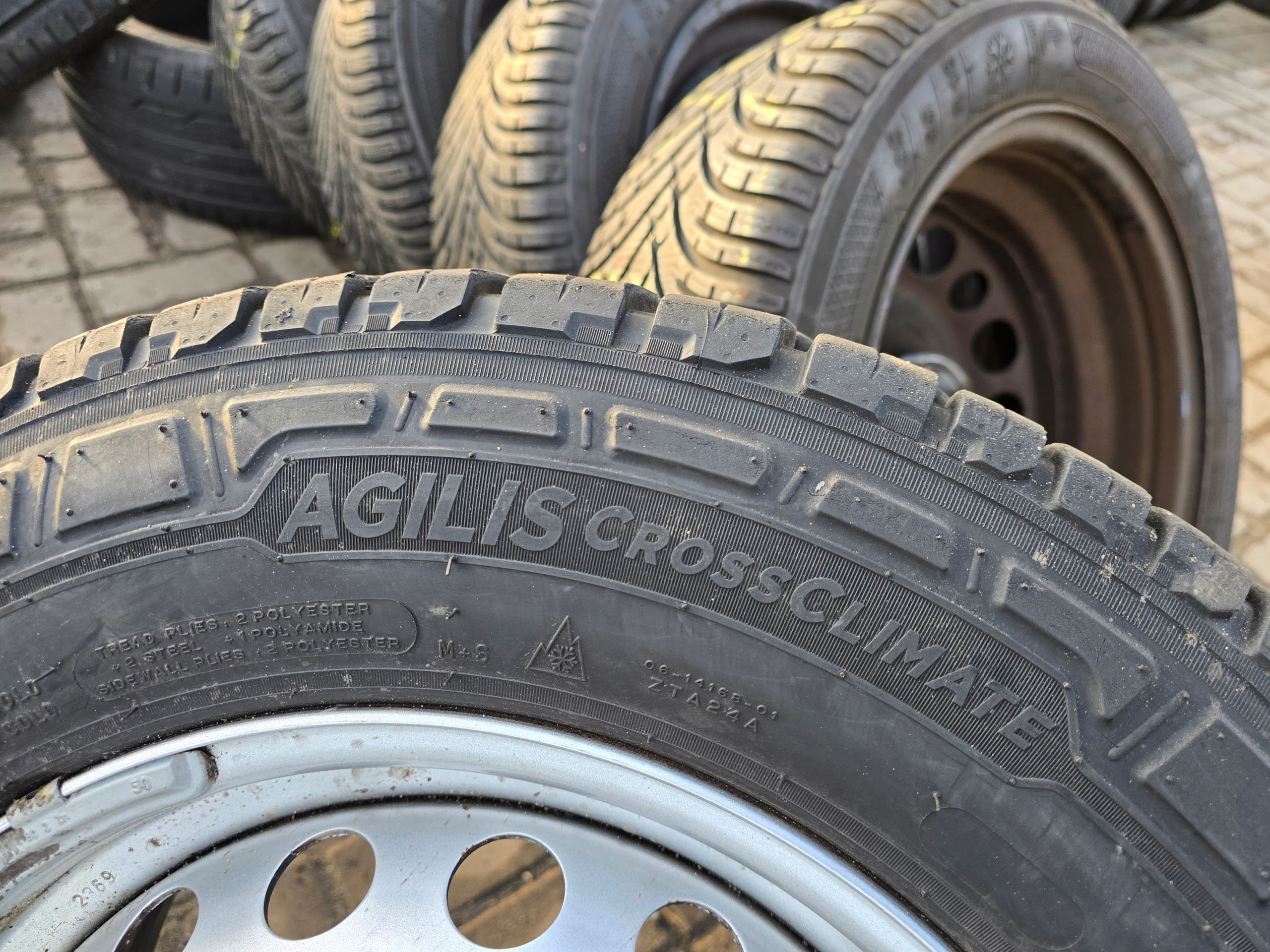 Michelin Agilis Crossclimate 215/65R15C 104/102T 8mm 4X 21R