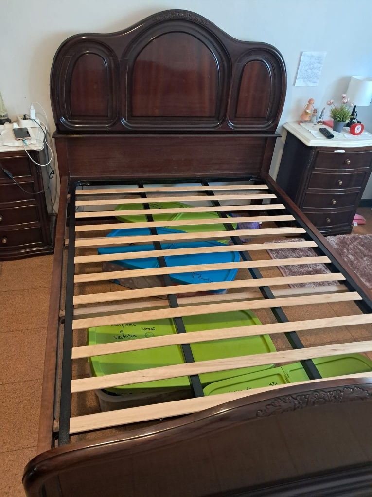 Cama madeira maciça em muito bom estado