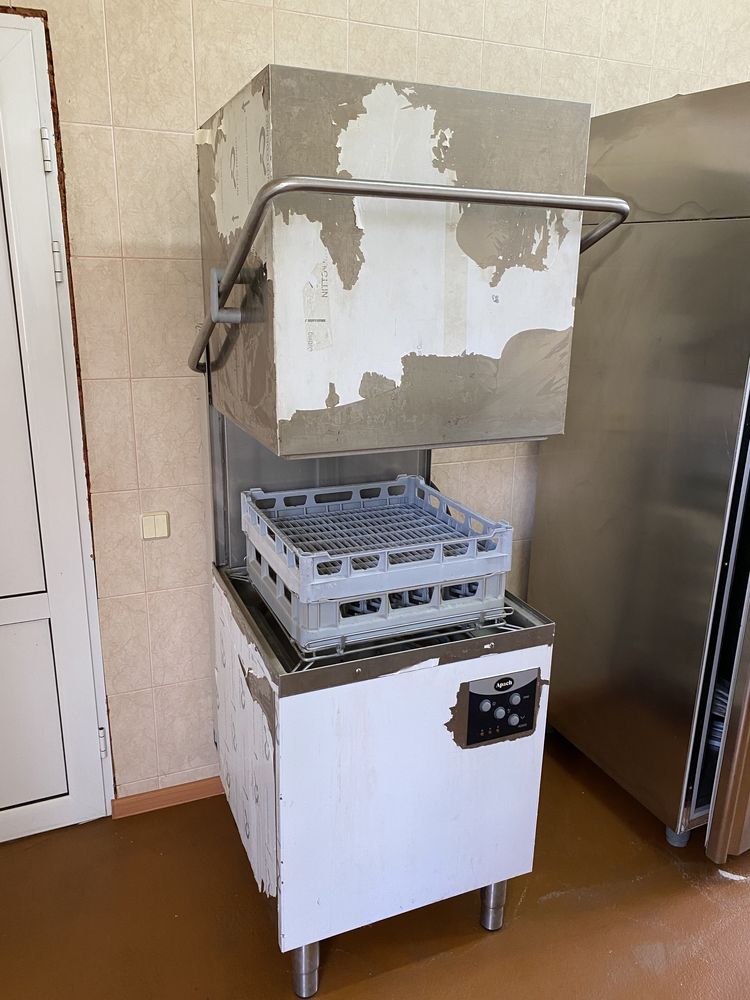 Професійна купольна посудомийна машина Apach AC800