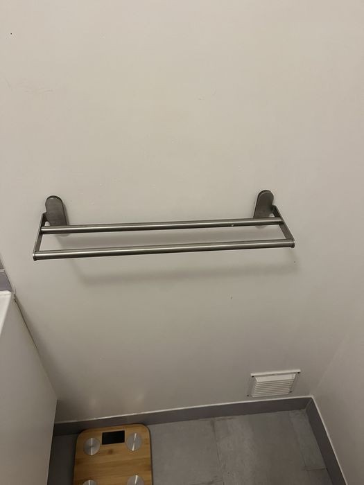 Toalheiros e porta rolos Brogrund (3 peças)