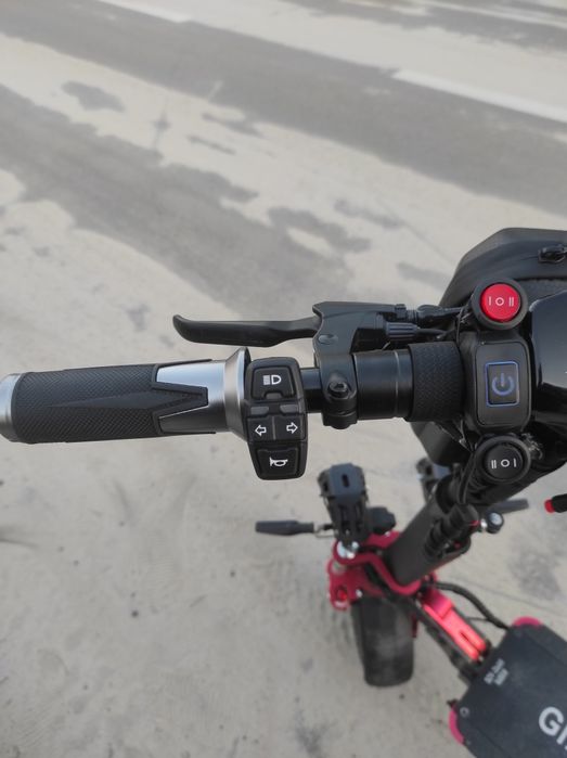 Електросамокат giant