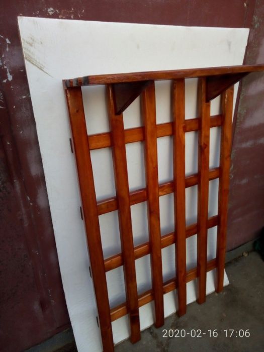 Продам деревянную вешалку