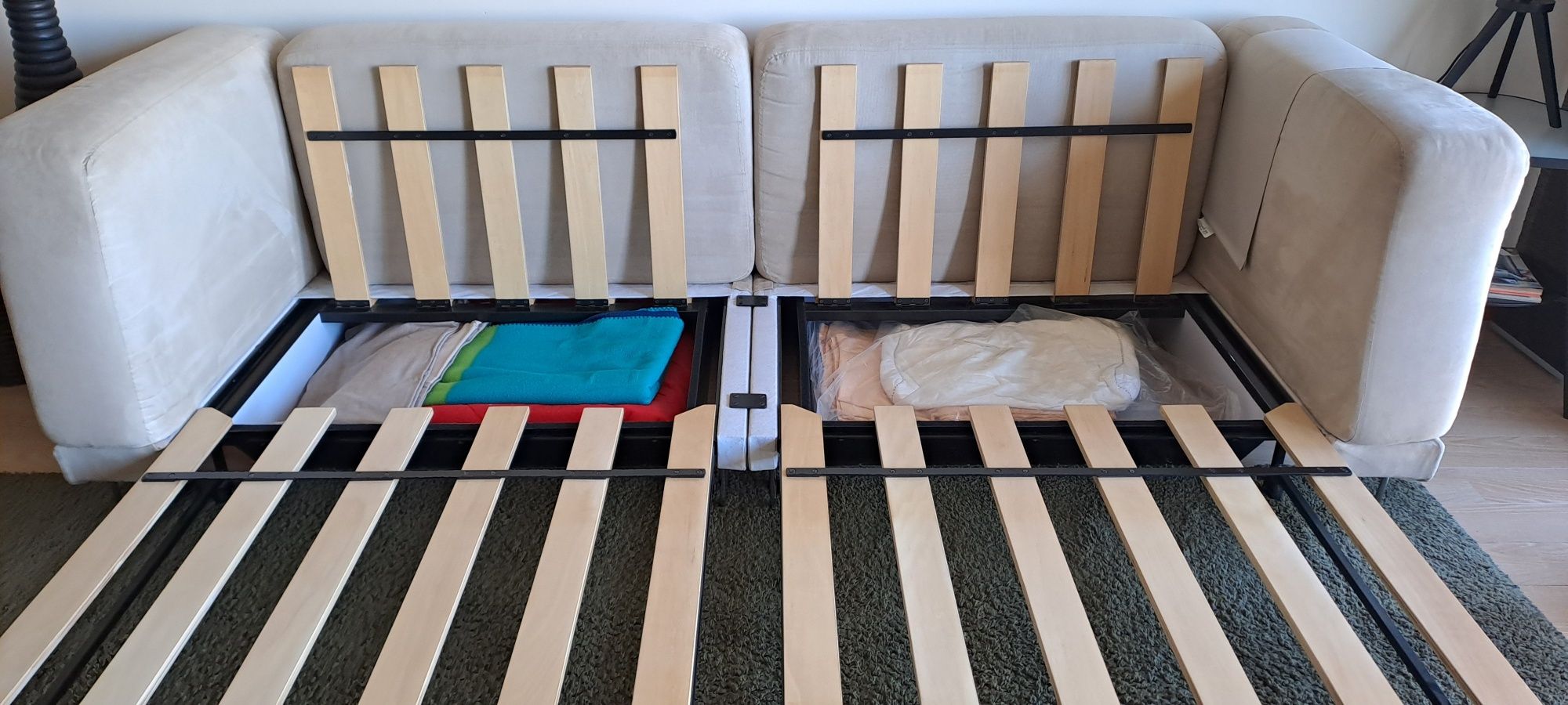 Sofá Cama TYLÖSAND Ikea 3 Lugares, com arrumação e almofadas. Estimado