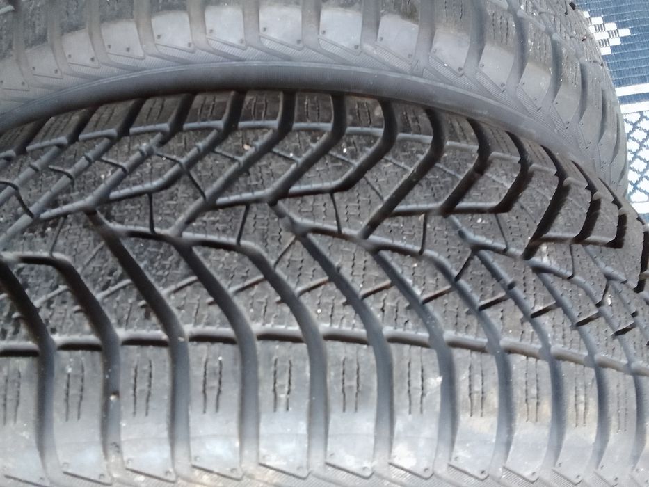 Cena za 2 Opony zimowe 205/60r16 YOKOHAMA 7mm