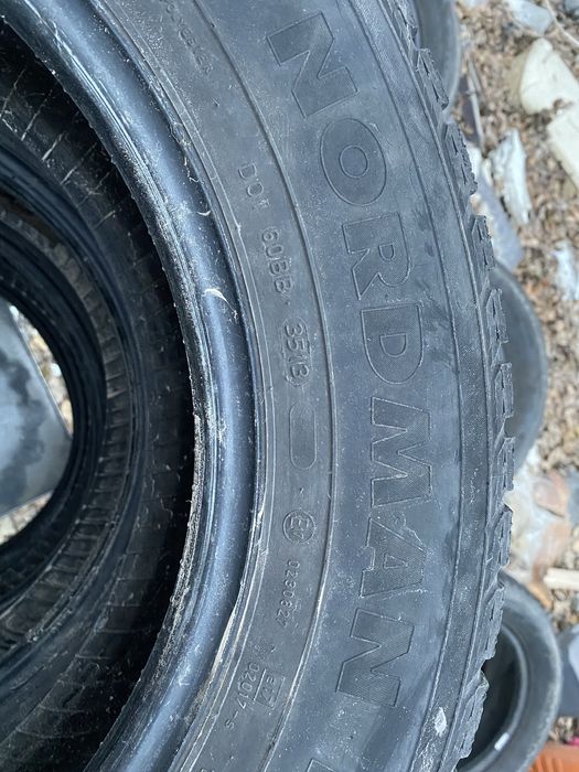 Продам комплект резини зима 215 65 16