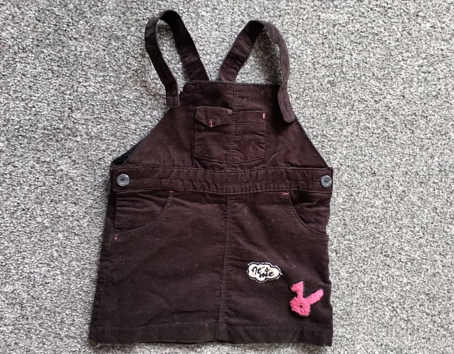 Sukienka sztruksusowa na szelkach Ergee 80