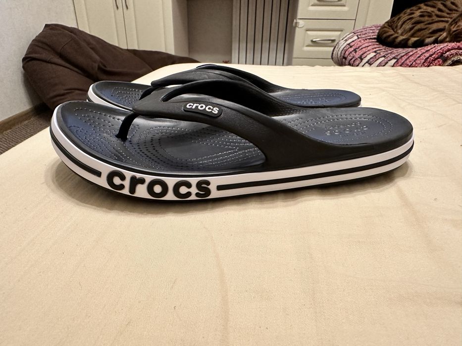 Шлепки Crocs Bayaband Flip