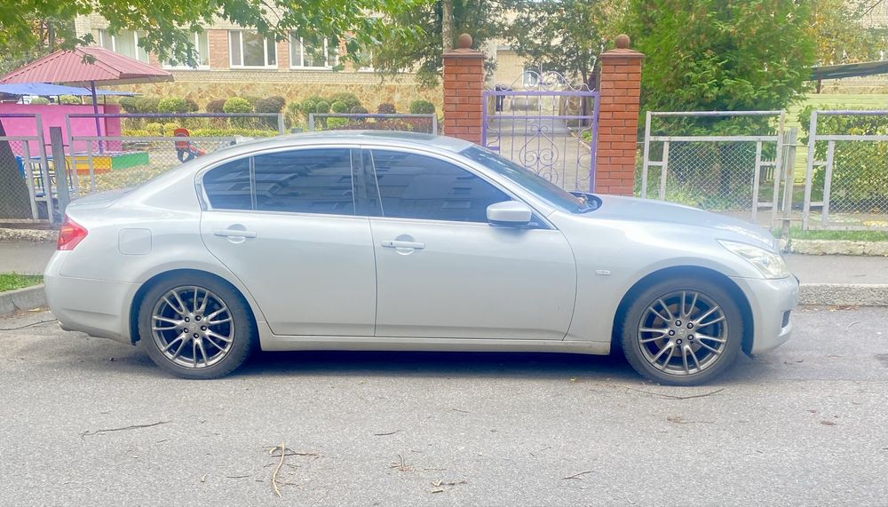 Infiniti  g37 s