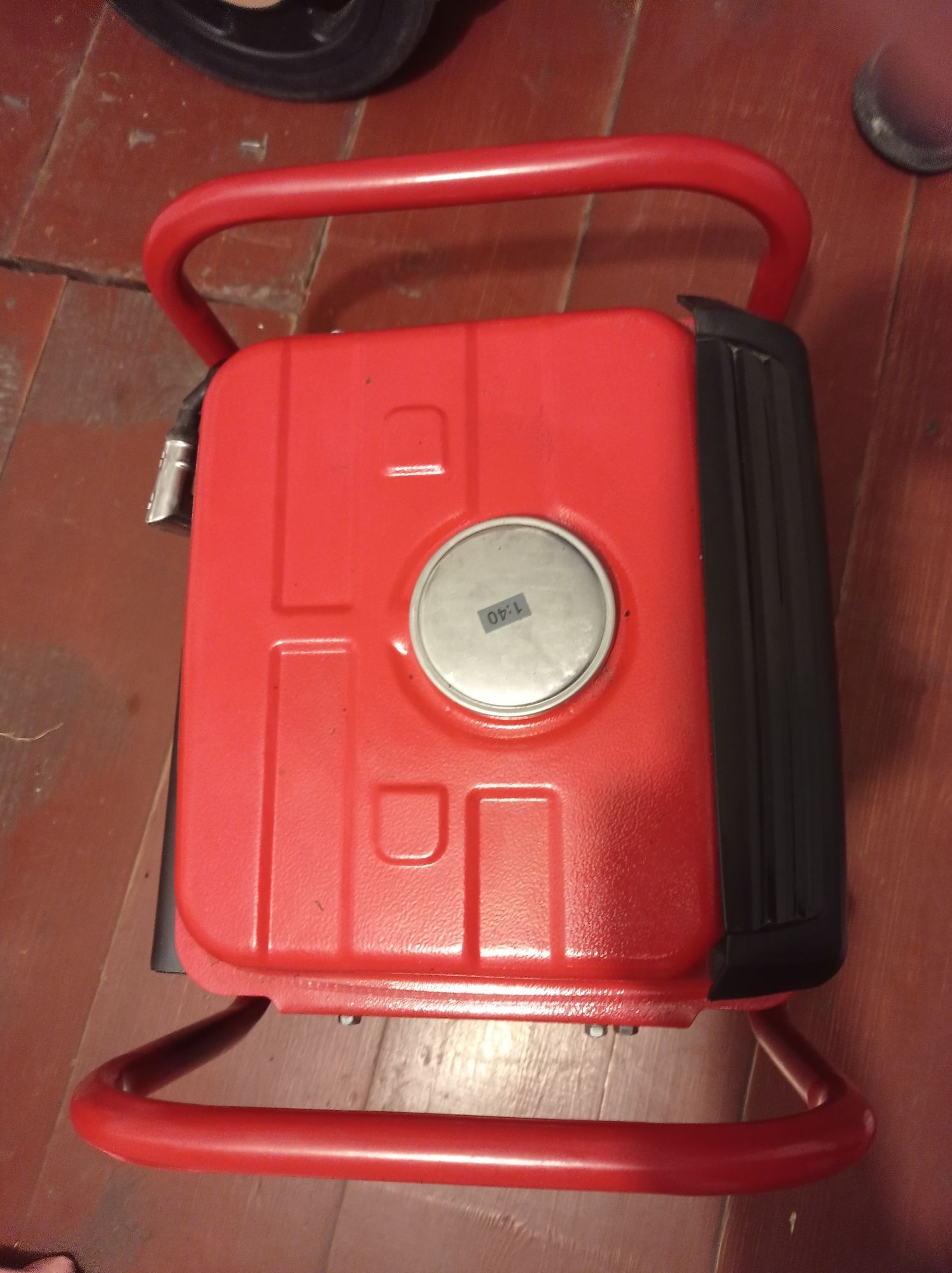 Продам генератор 2тактний 700W