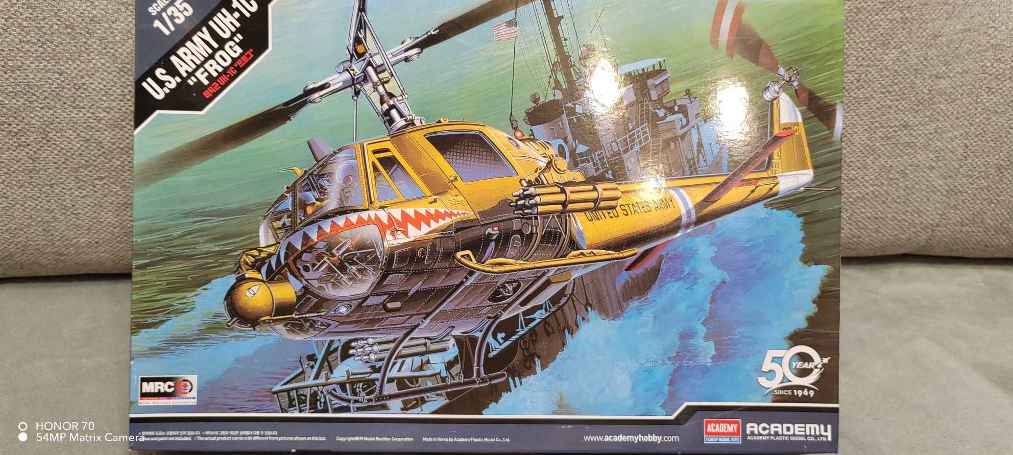 Model helikoptera firmy Academy UH-1C Frog 1:35