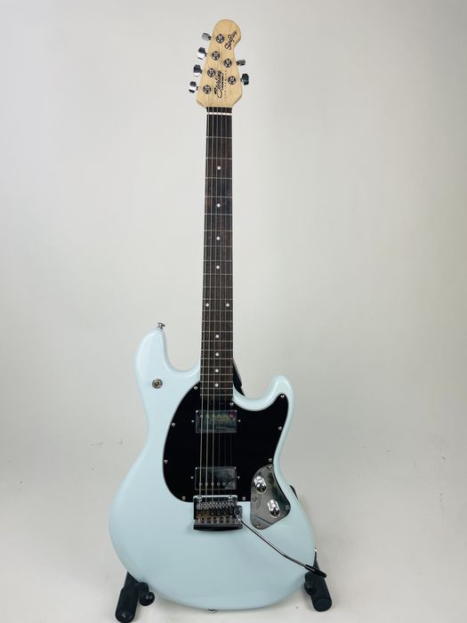 Sterling by Music Man Stingray SR-30 projekt Fender a - zobacz Video