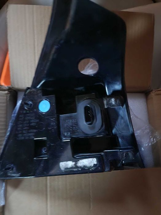 Ліхтар зовнішній (крило) правий Tesla Model 3, Y 1077397-00-G