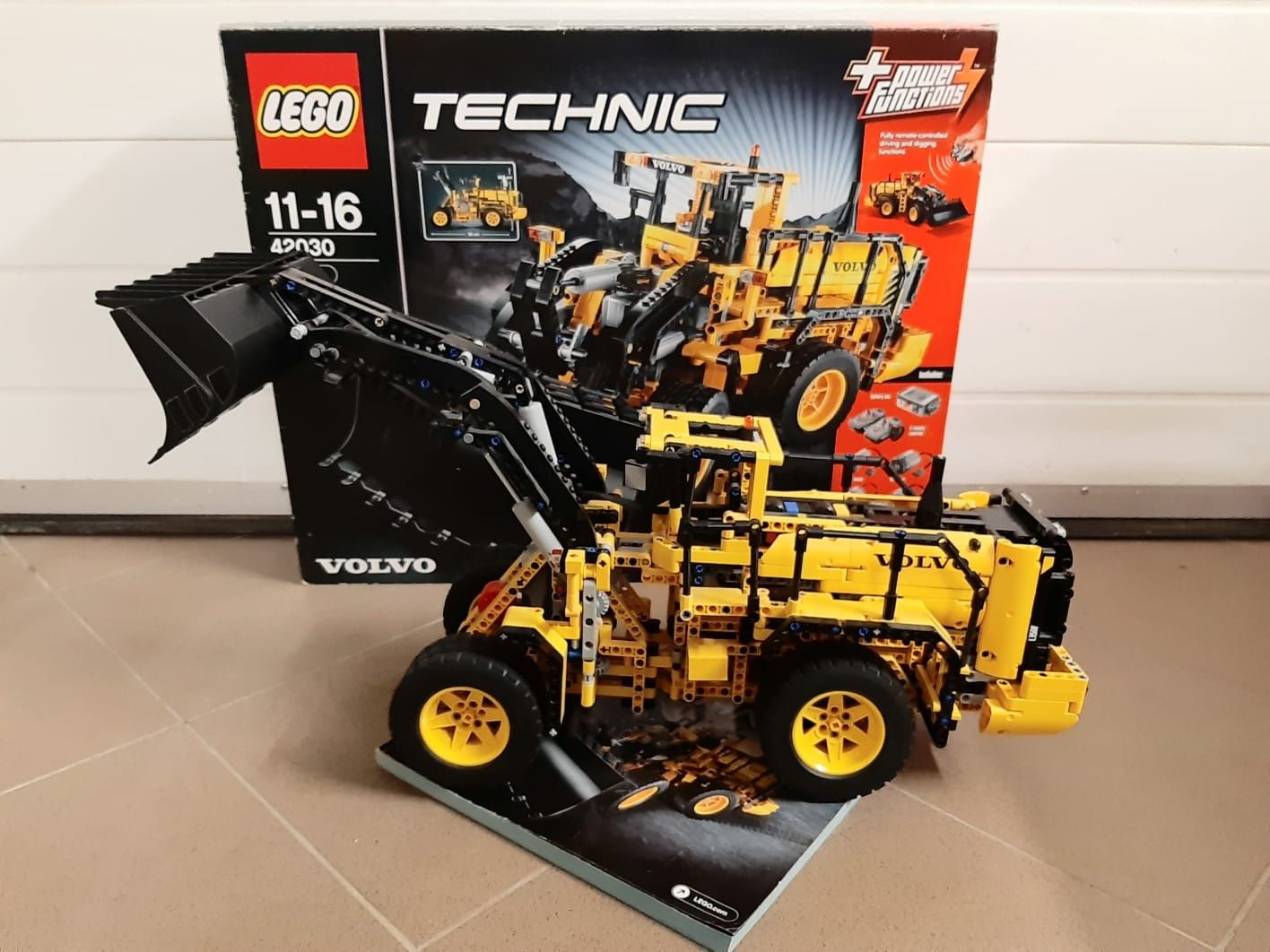 Lego Technic 42030 ogromna kopara, piloty