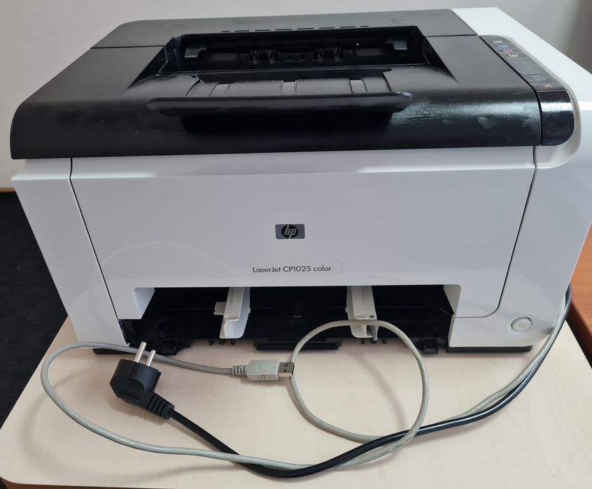Продаю лазерний принтер HP Color LaserJet CP1025 - кольоровий