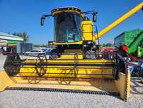 New Holland TC4.90  Fabrycznie nowy ze stołem do rzepaku 4,5m