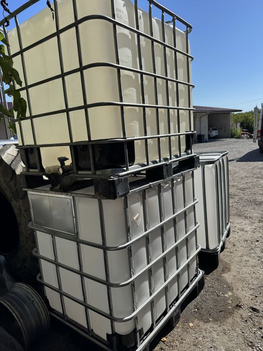 Єврокуб в металевому каркасі.